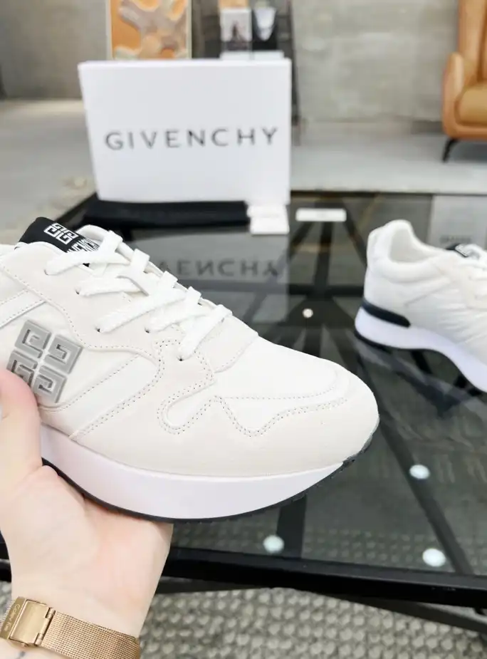 hype Givenchy Sneakers