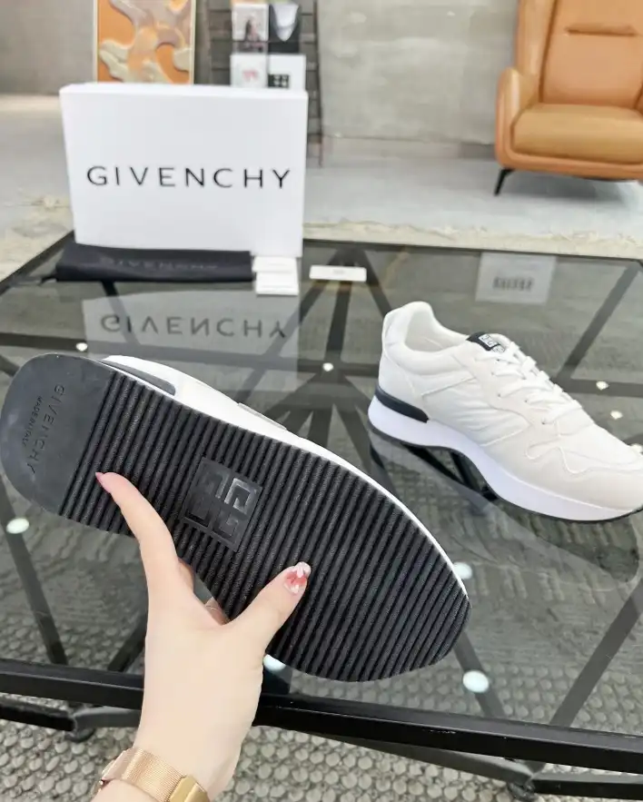 hype Givenchy Sneakers