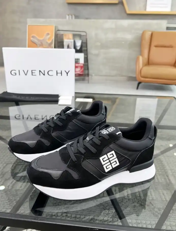 hype Givenchy Sneakers