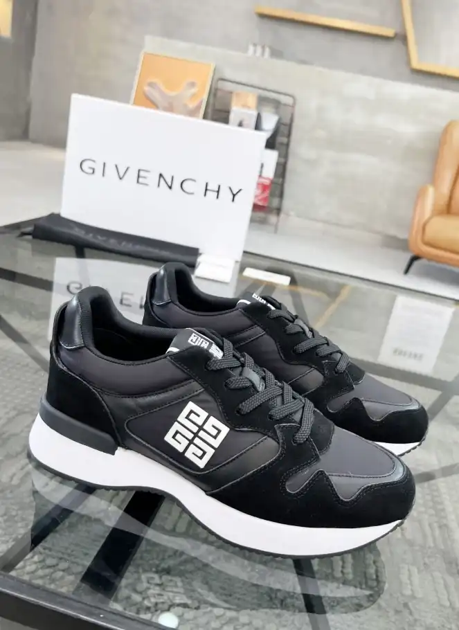 hype Givenchy Sneakers