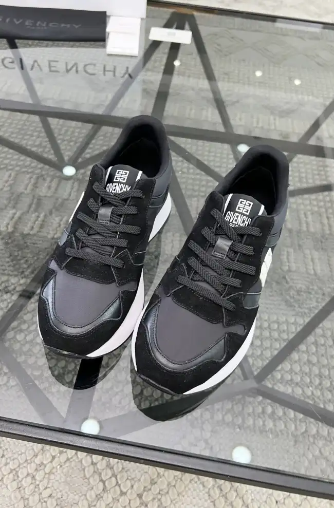 hype Givenchy Sneakers