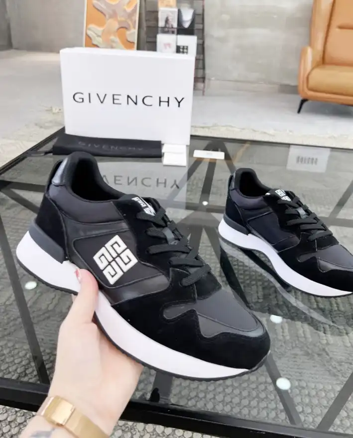 hype Givenchy Sneakers