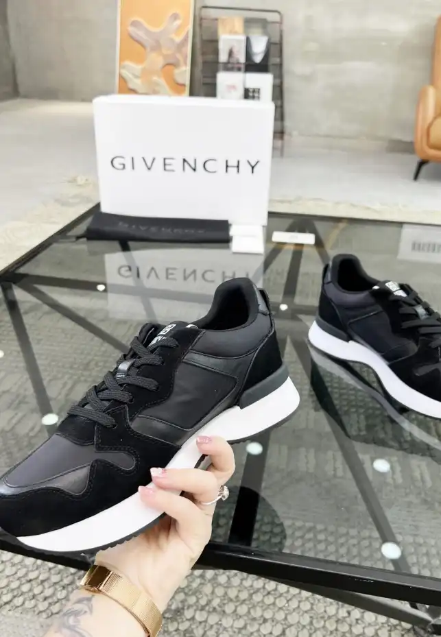 hype Givenchy Sneakers