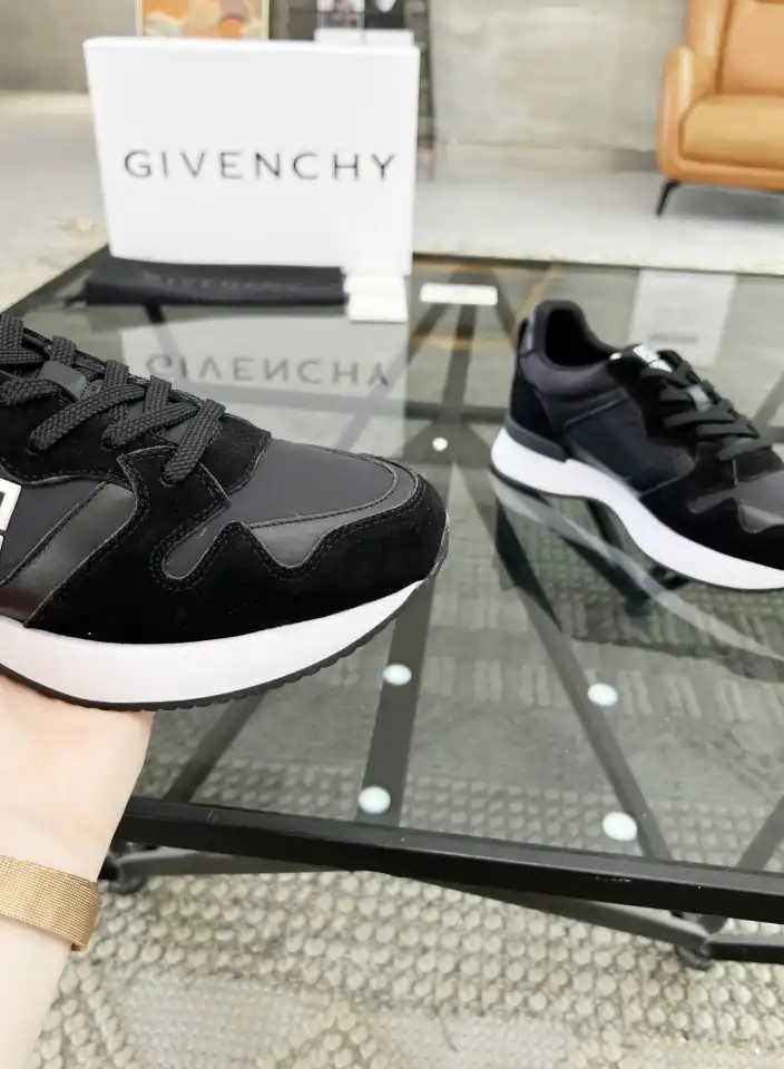 hype Givenchy Sneakers