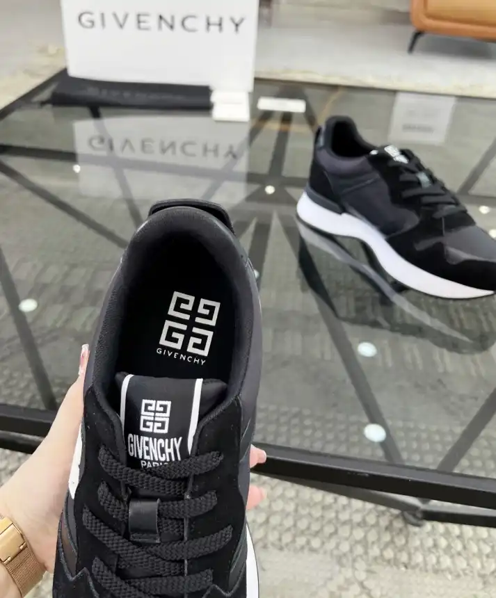 hype Givenchy Sneakers