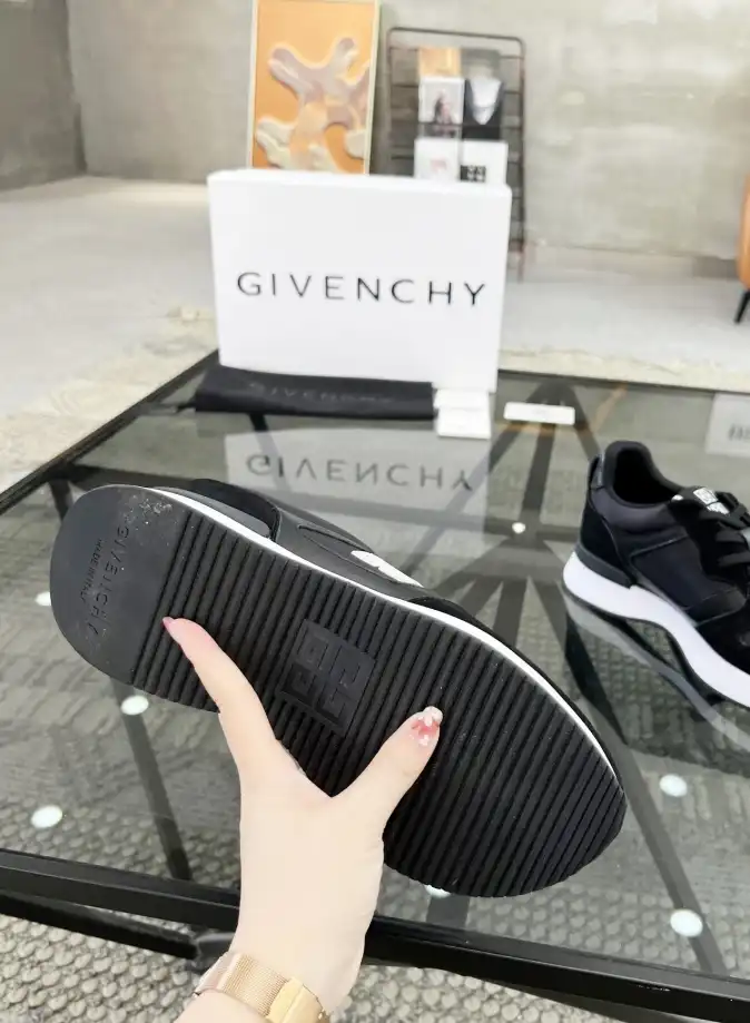 hype Givenchy Sneakers