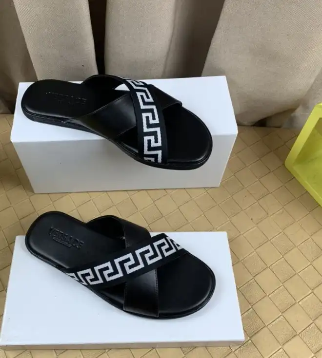 hype Givenchy Slippers