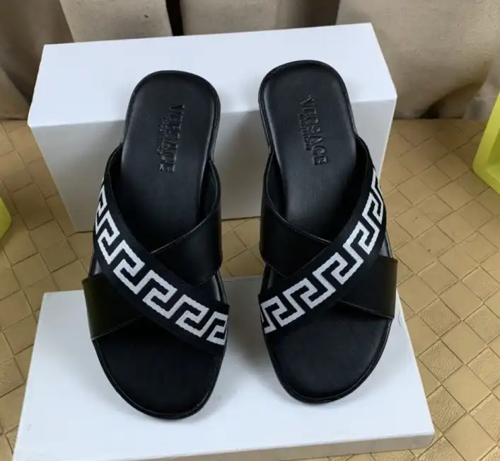 hype Givenchy Slippers