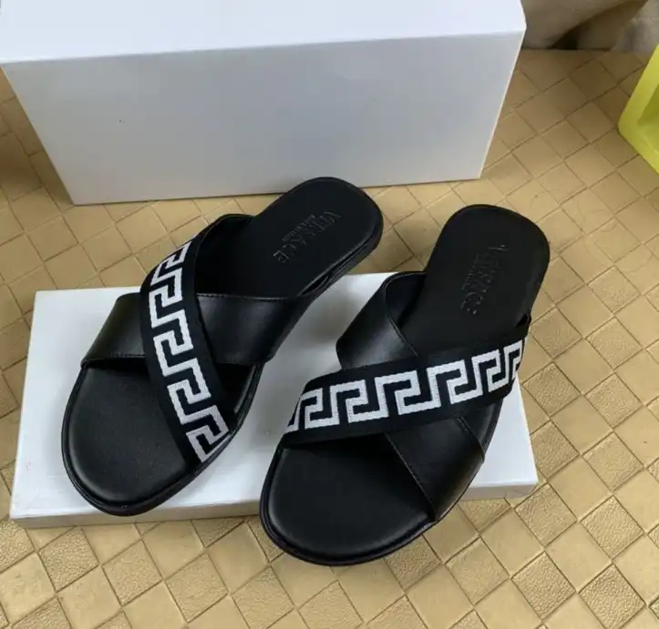 hype Givenchy Slippers