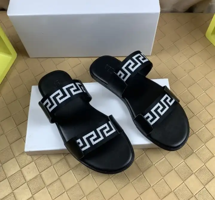 hype Givenchy Slippers