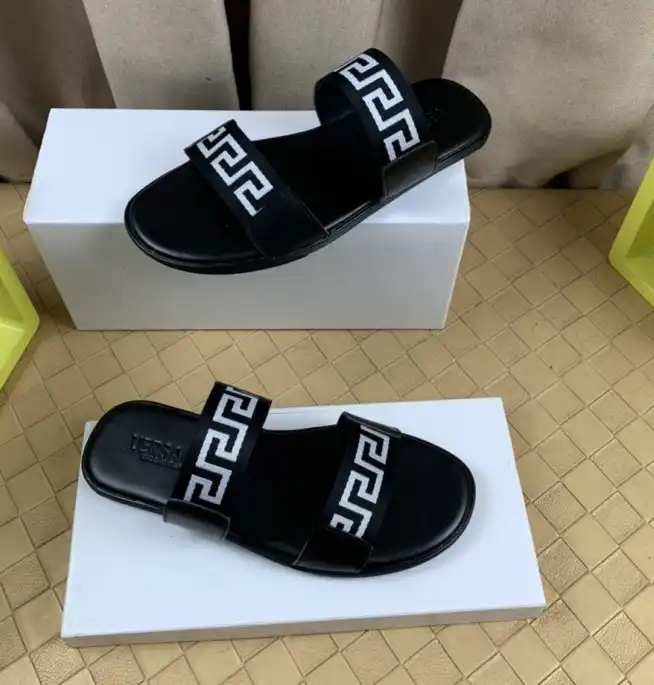 hype Givenchy Slippers