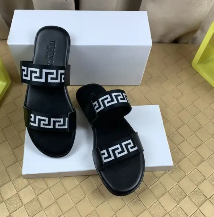 hype Givenchy Slippers