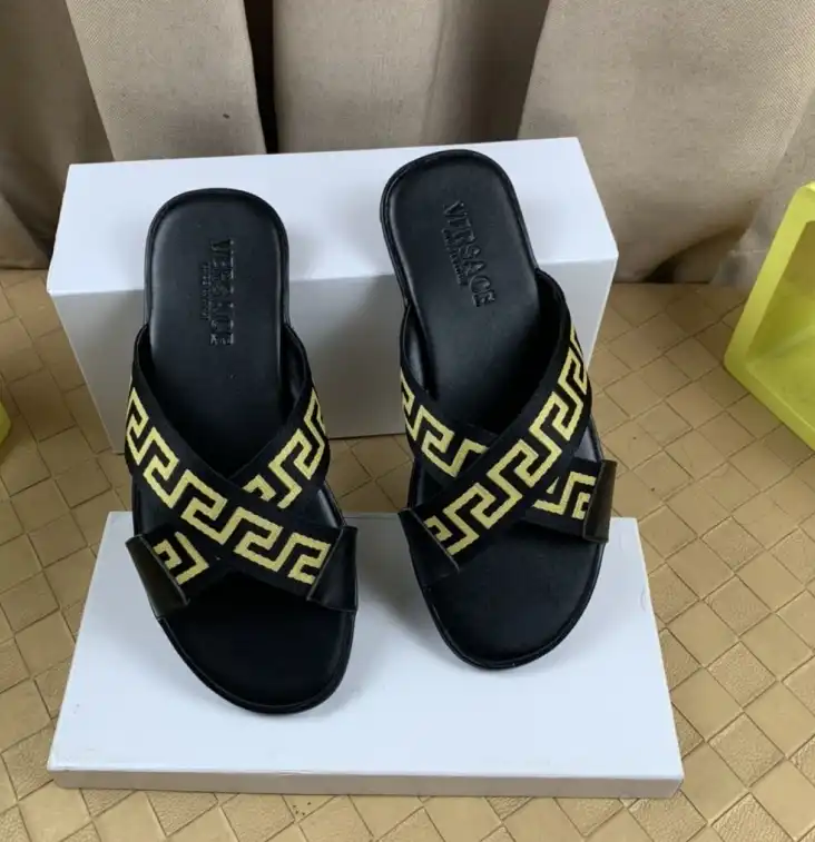 hype Givenchy Slippers