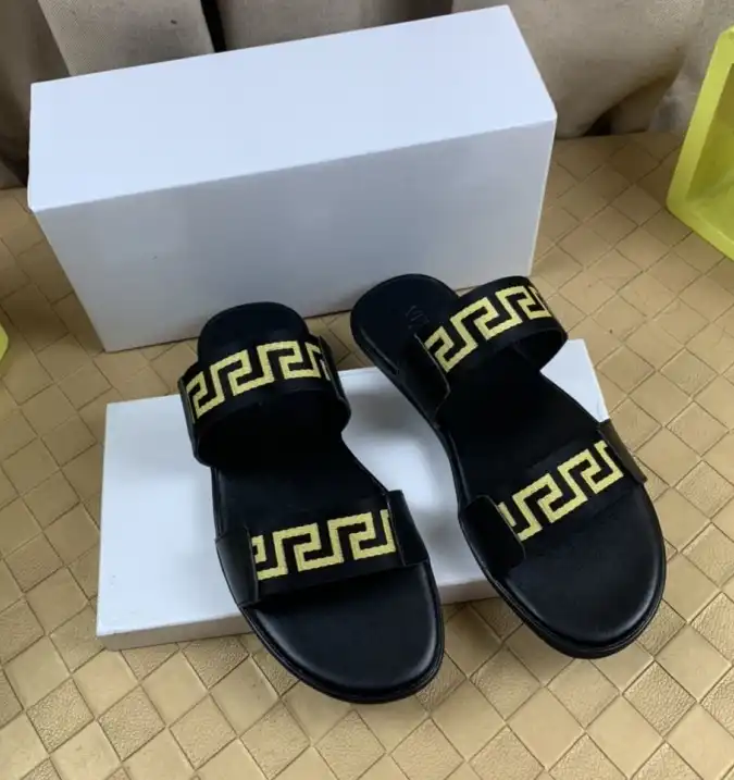 hype Givenchy Slippers