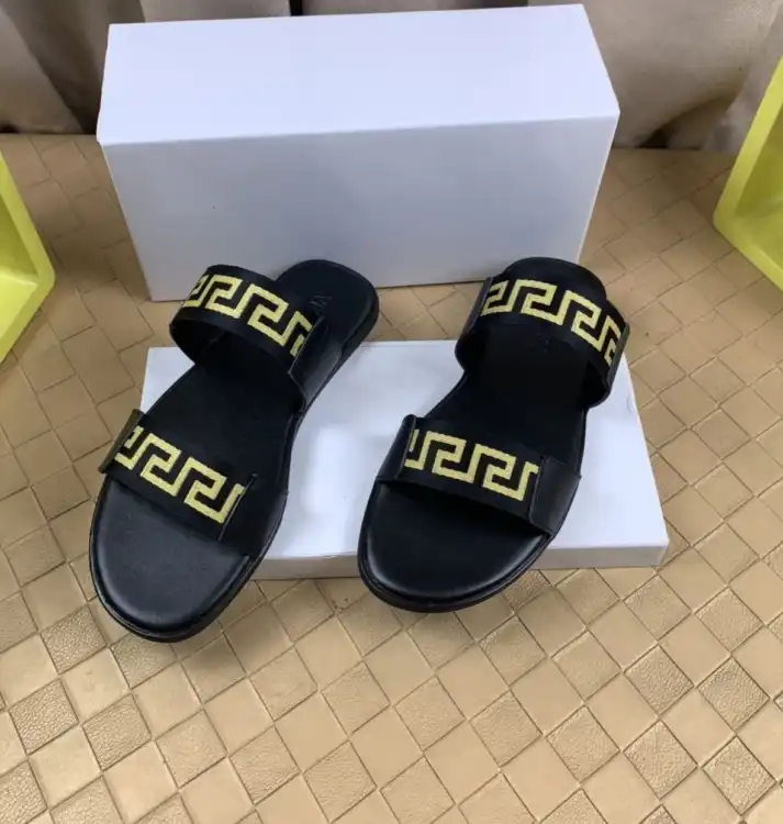 hype Givenchy Slippers