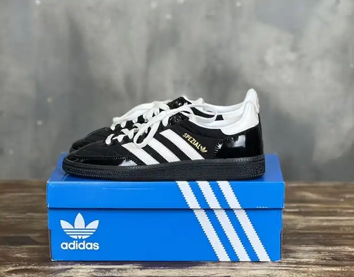 hype Adidas Sneakers