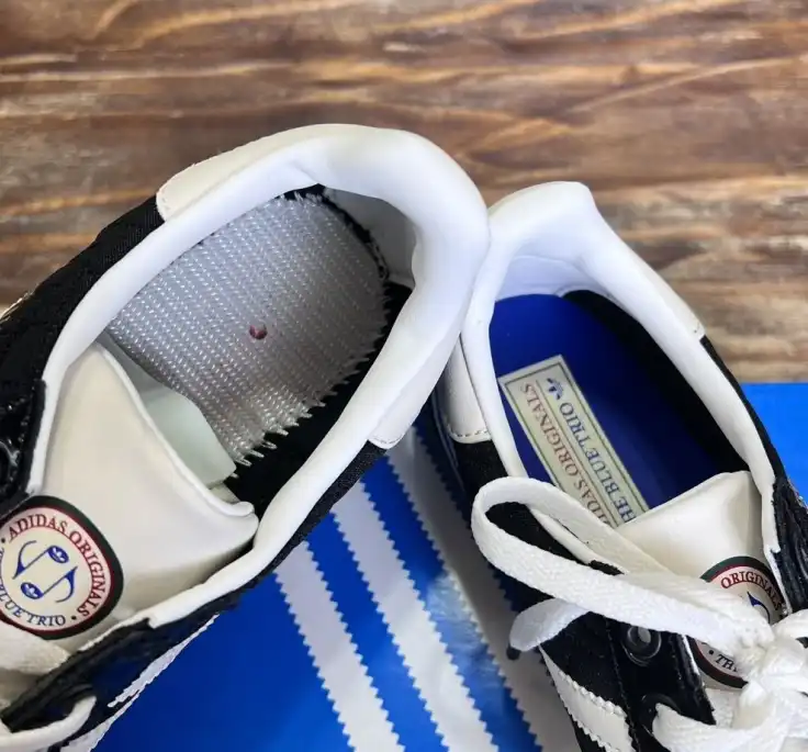 hype Adidas Sneakers