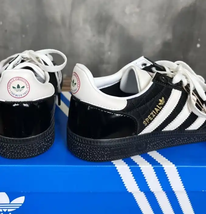 hype Adidas Sneakers