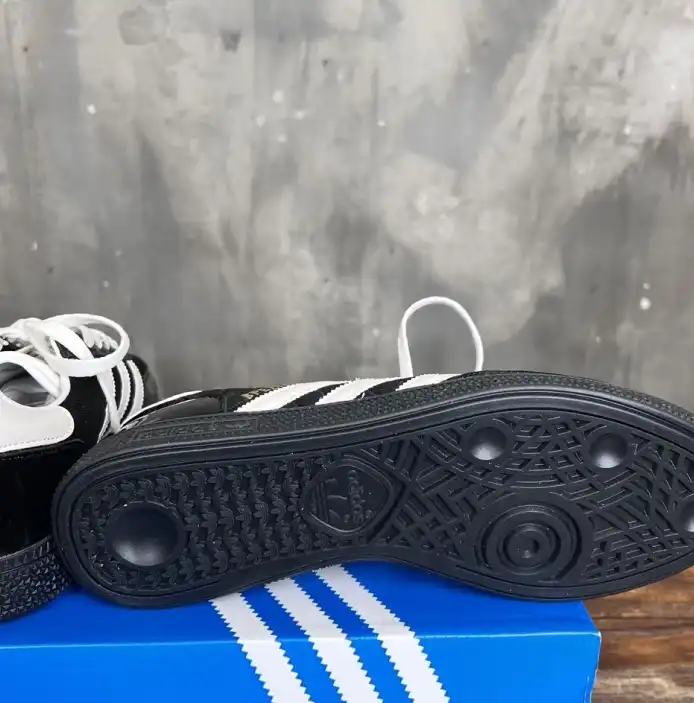 hype Adidas Sneakers