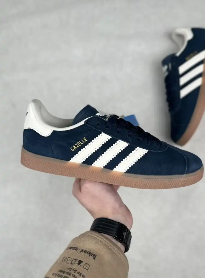 hype Adidas Sneakers