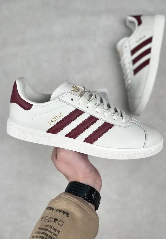 hype Adidas Sneakers