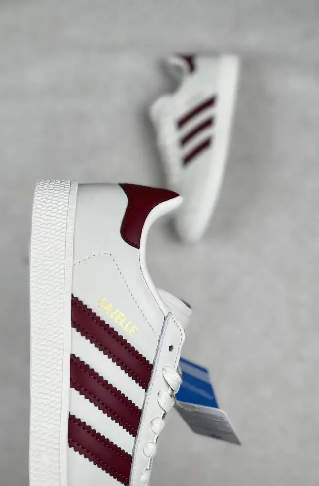 hype Adidas Sneakers