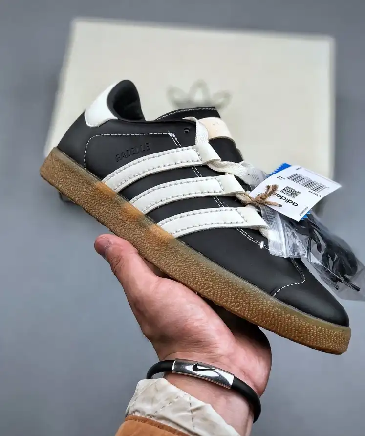 hype Adidas Sneakers