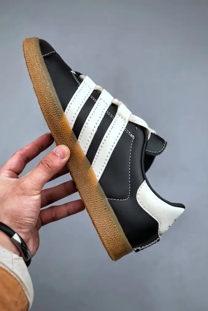 hype Adidas Sneakers