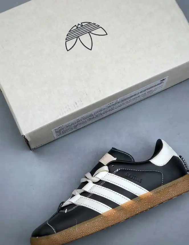 hype Adidas Sneakers