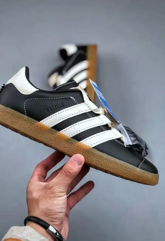 hype Adidas Sneakers