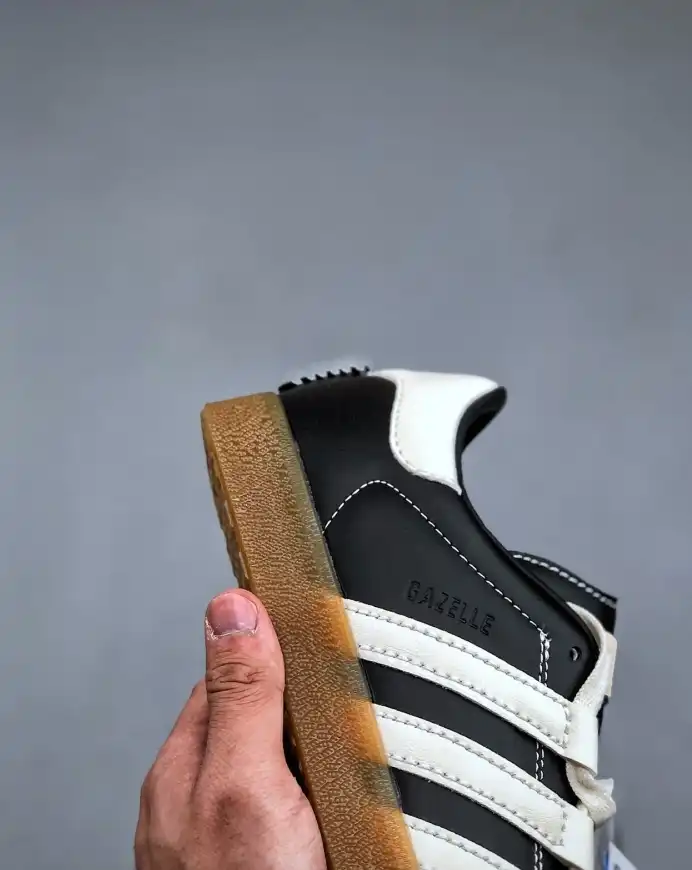 hype Adidas Sneakers