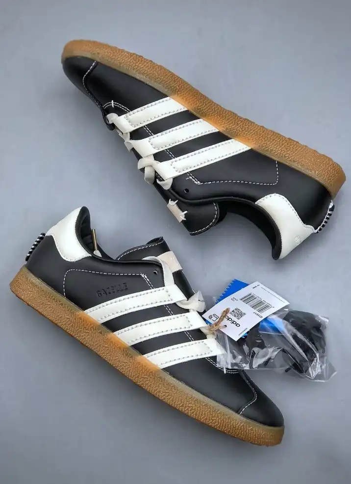 hype Adidas Sneakers