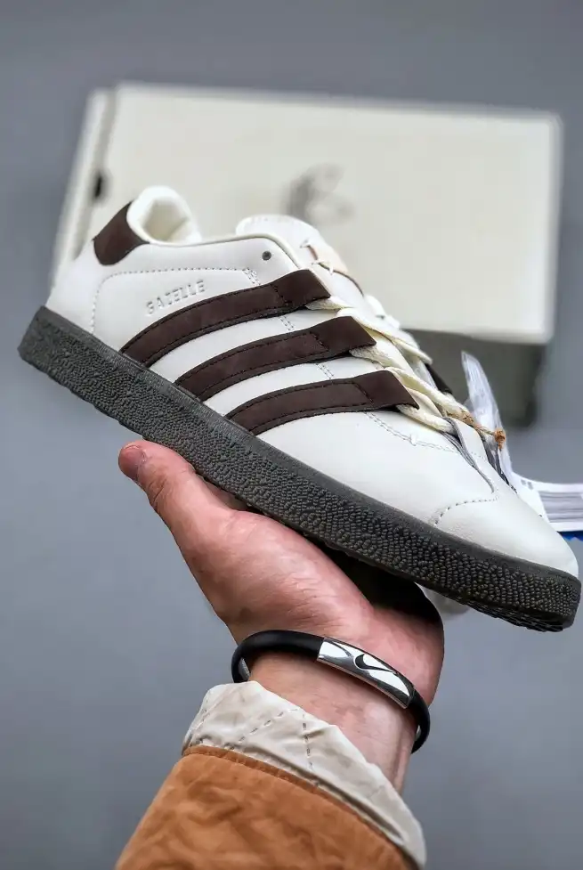 hype Adidas Sneakers