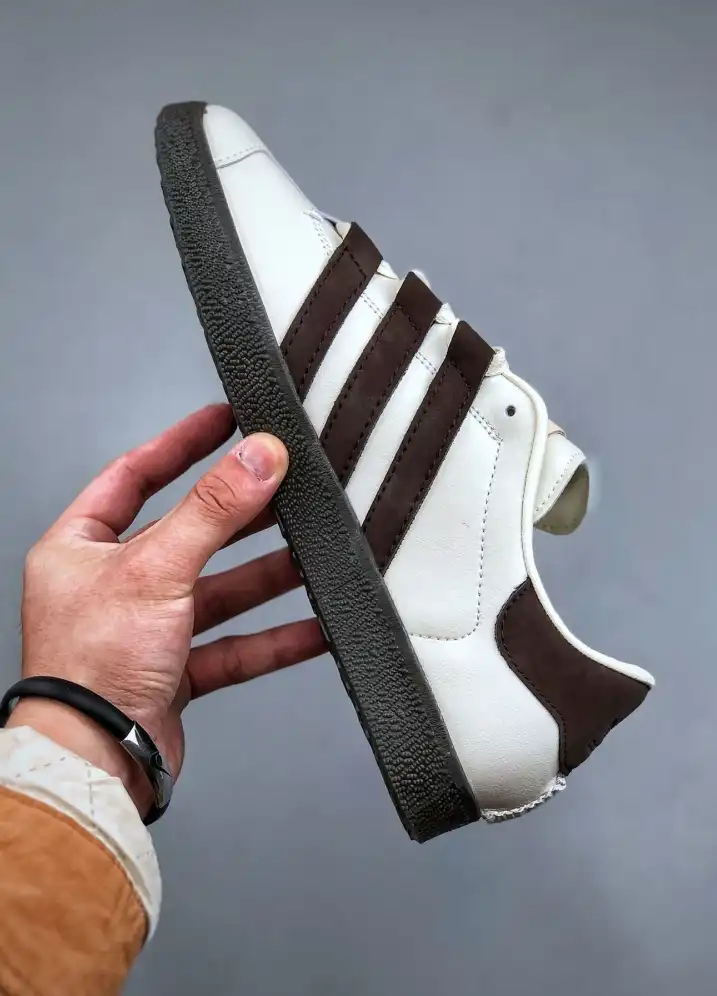 hype Adidas Sneakers