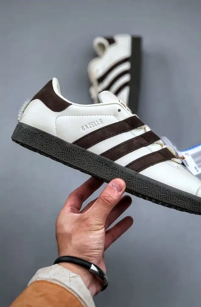 hype Adidas Sneakers