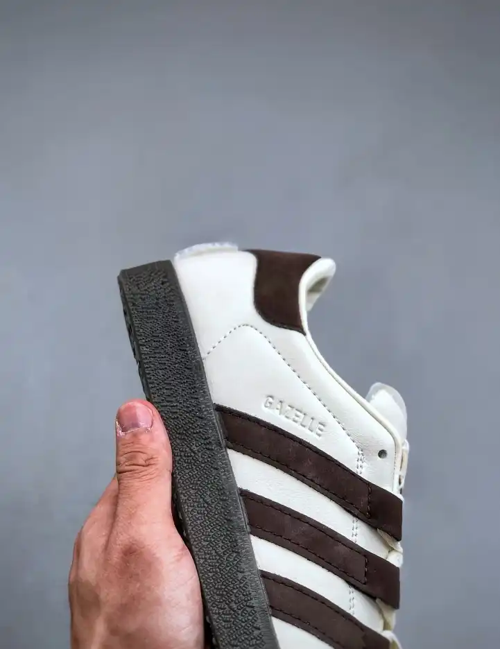 hype Adidas Sneakers