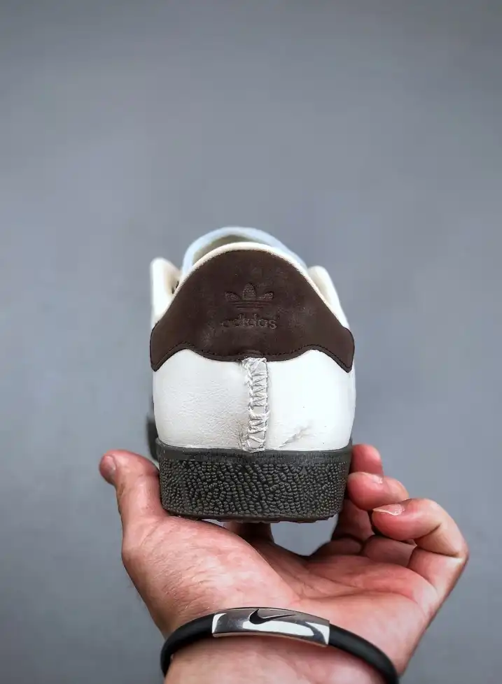 hype Adidas Sneakers