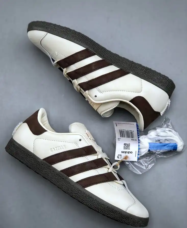 hype Adidas Sneakers