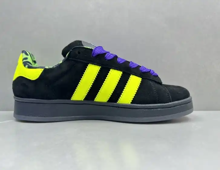 hype Adidas Sneakers