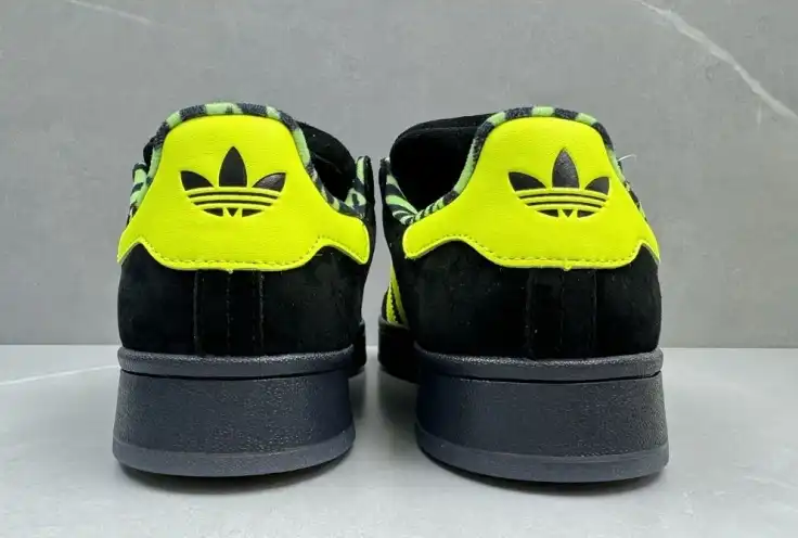 hype Adidas Sneakers