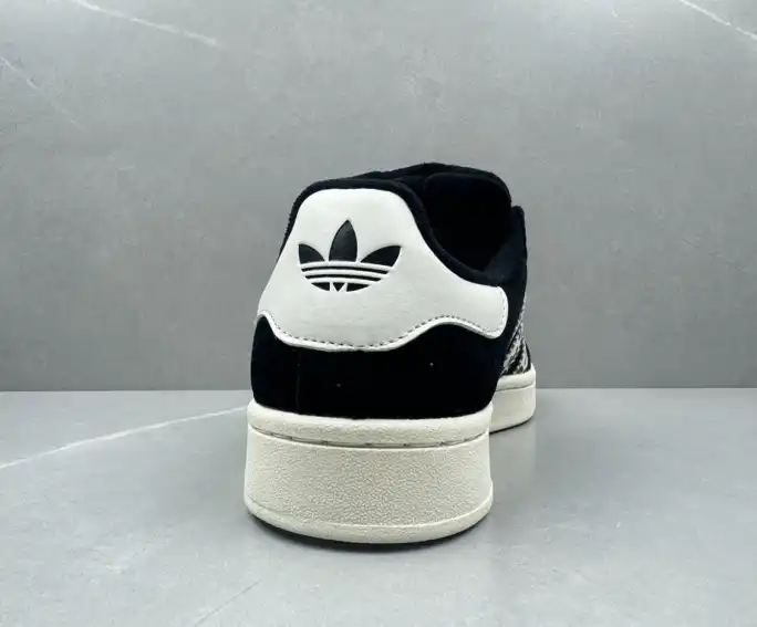 hype Adidas Sneakers