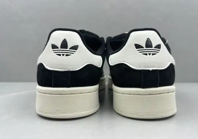 hype Adidas Sneakers