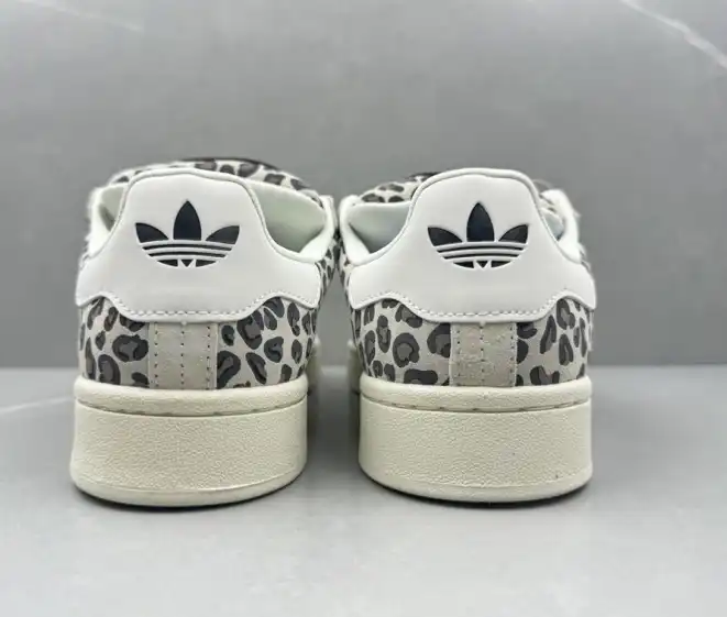 hype Adidas Sneakers