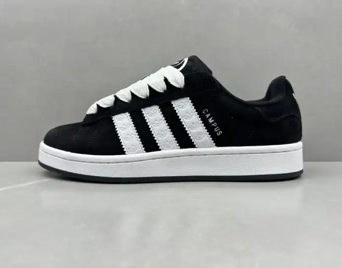 hype Adidas Sneakers