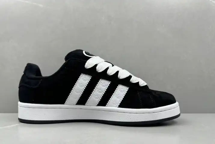 hype Adidas Sneakers