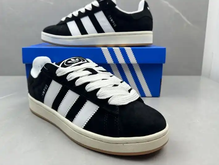 hype Adidas Sneakers