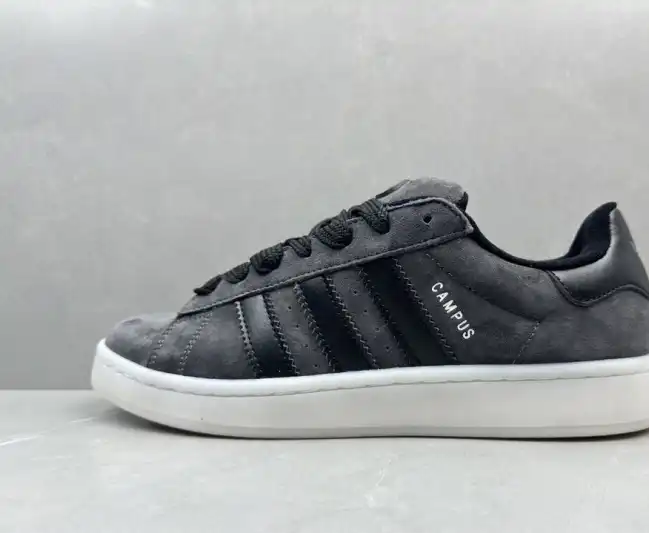 hype Adidas Sneakers