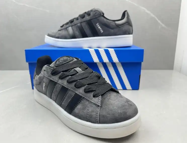 hype Adidas Sneakers