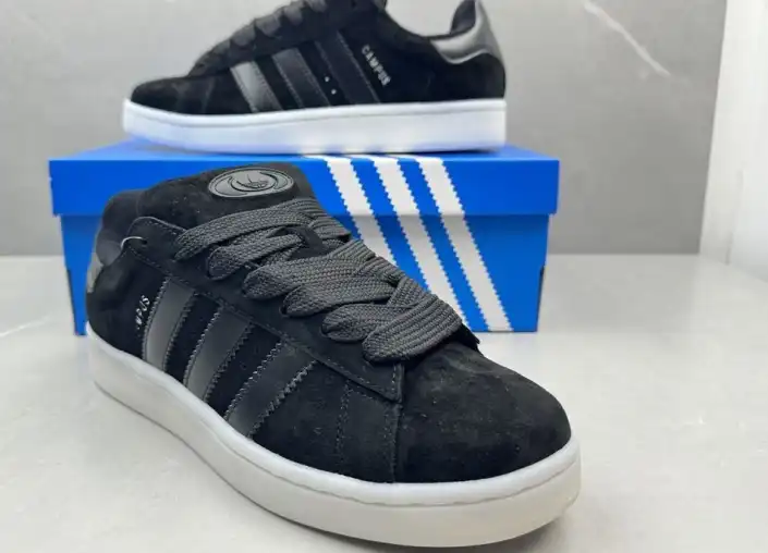 hype Adidas Sneakers