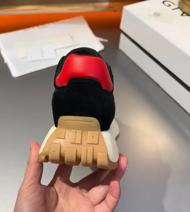 hype Givenchy Sneakers